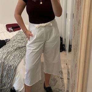Gap high rise wide-leg crop white pants. Size 10.